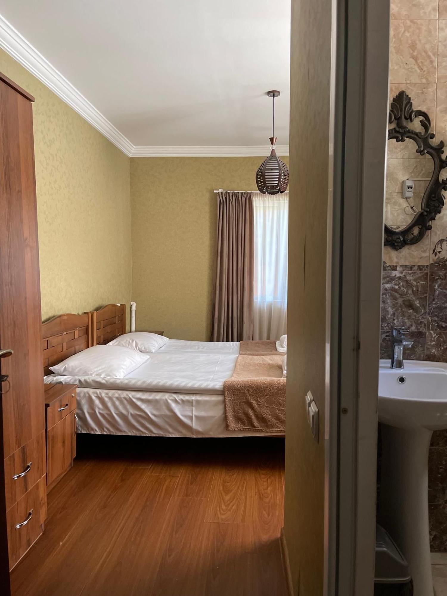 Guesthouse Chela Местия Екстериор снимка